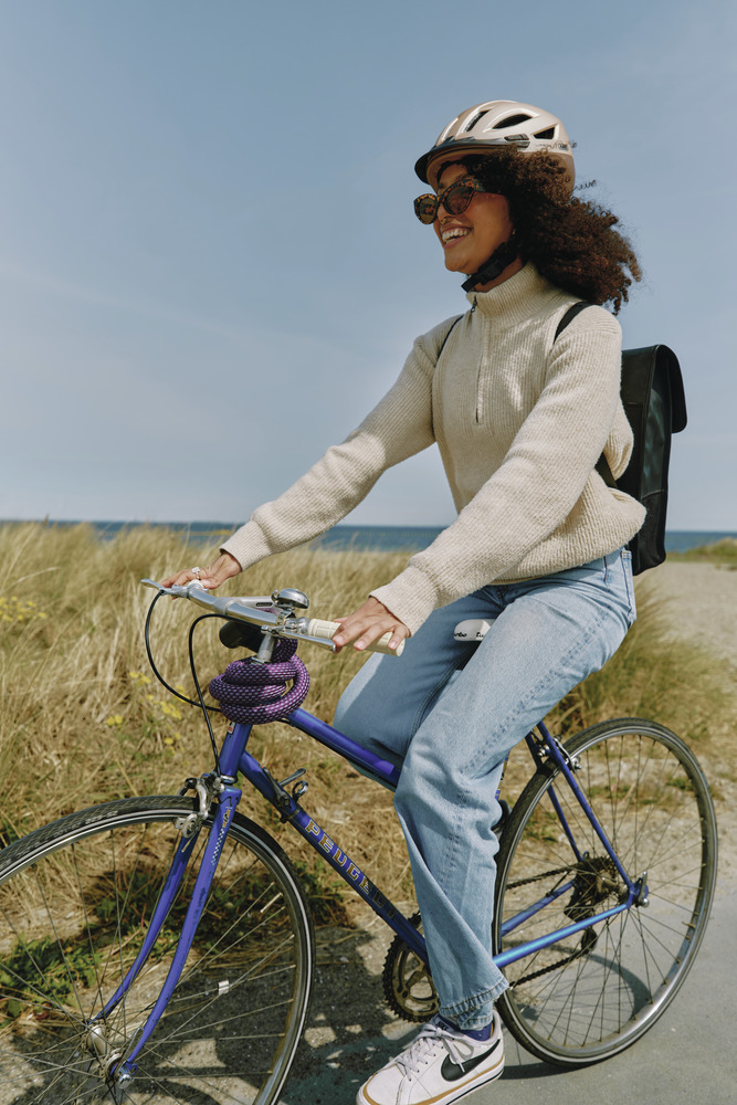 44899 50668 Urban I 4 0 ACE Yarnit 4004K 110 champagne gold midnight purple Lifestyle GFX17009 SB 3