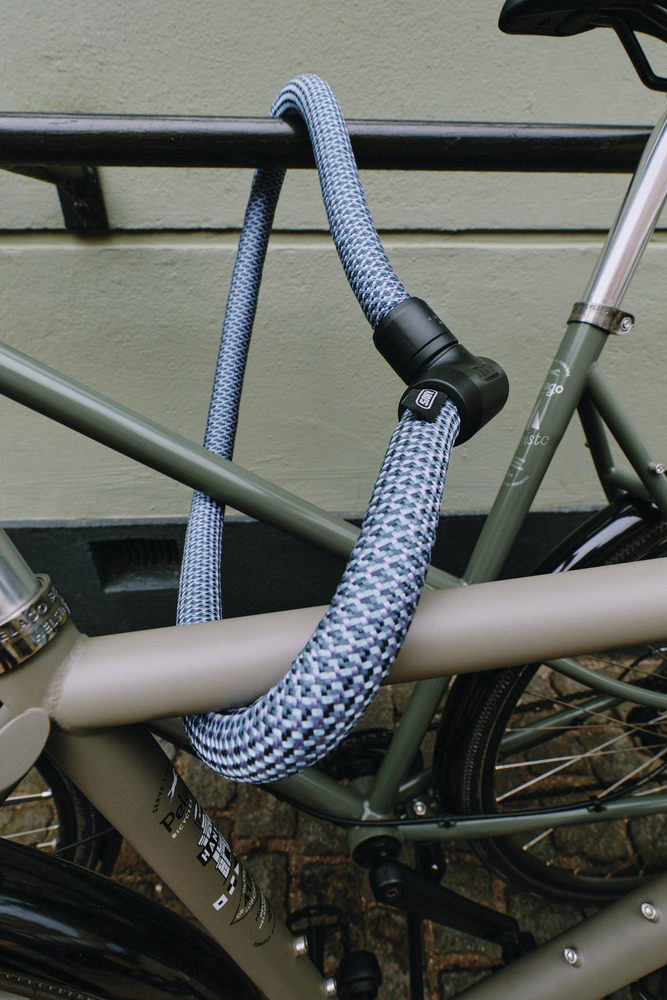 46879 Yarnit 4004K 110 denim blue Lifestyle GFX1367546878 Yarnit 4004K 110 black Lifestyle GFX14329 SB 3