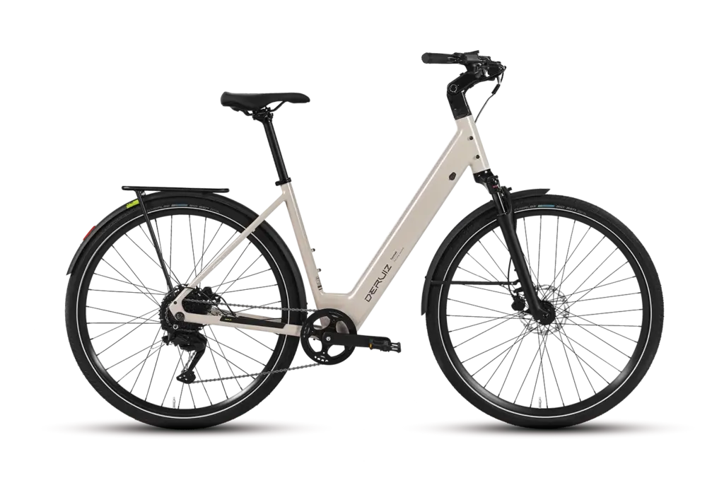 Deruiz Turmali Comfort 2026 in Almond White mit Shimano-CUES-Kettenantrieb – Seitenansicht